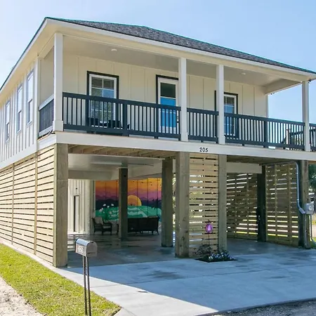 Luxury Family Home Near Casinos With King Bed, Steps Away From The Beach, Game Room, And Free Parking